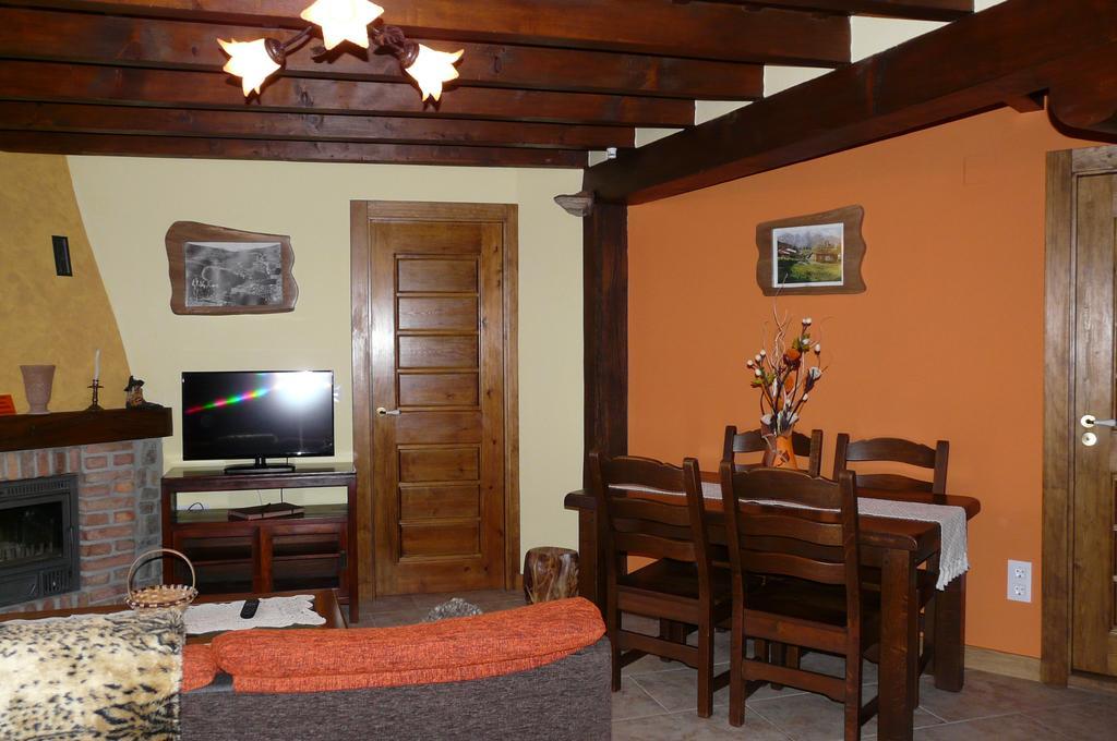 Apartamentos La Condesa Valmeo Eksteriør billede