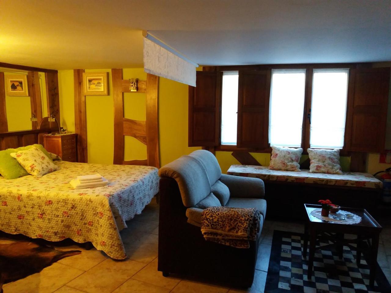 Apartamentos La Condesa Valmeo Eksteriør billede
