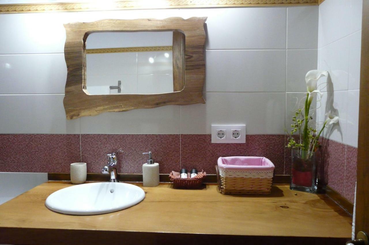 Apartamentos La Condesa Valmeo Eksteriør billede